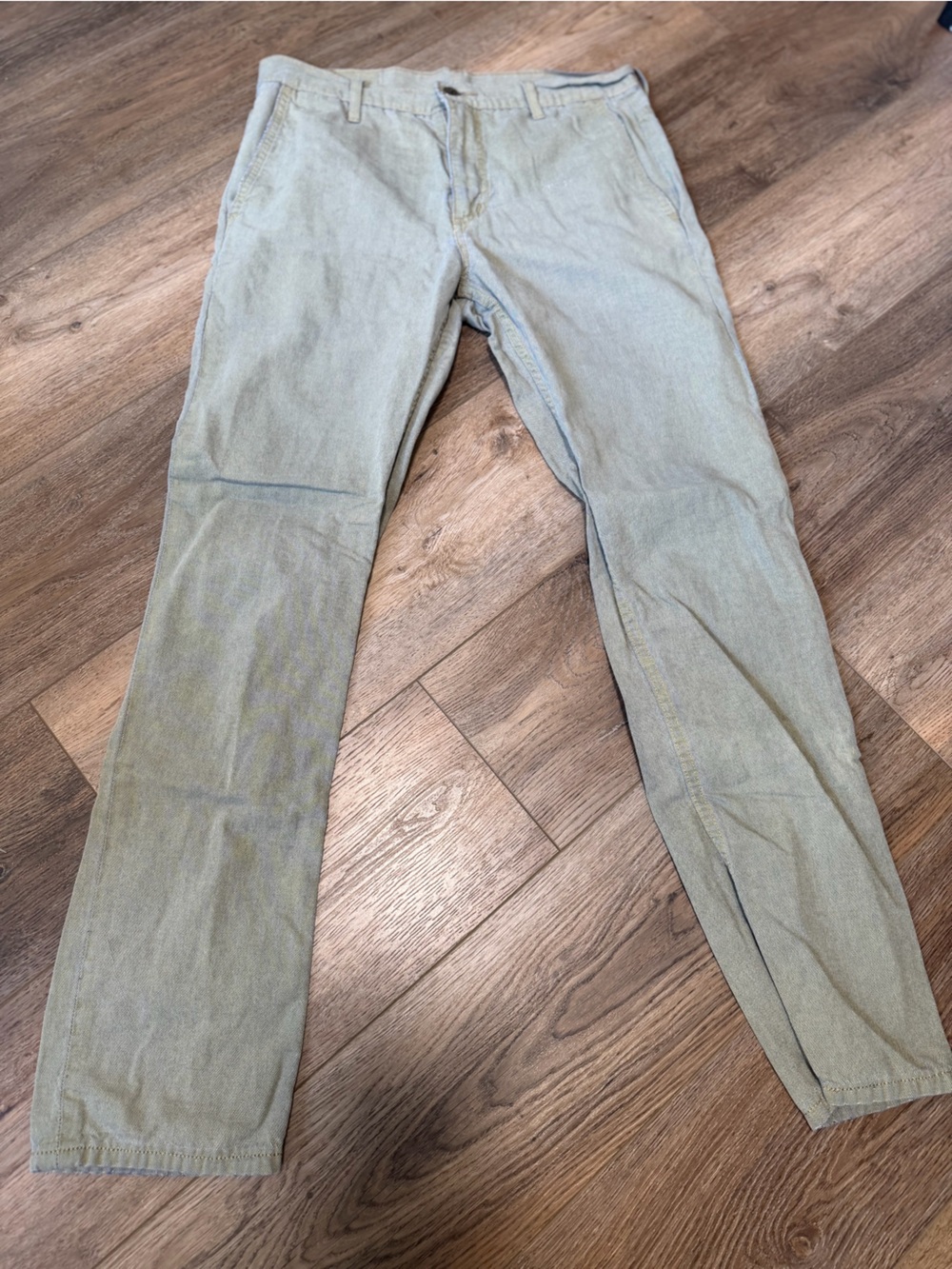 Levi's Men's Chino Pants in Light Olive
